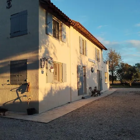 Ancienne Gare Homestay Arles